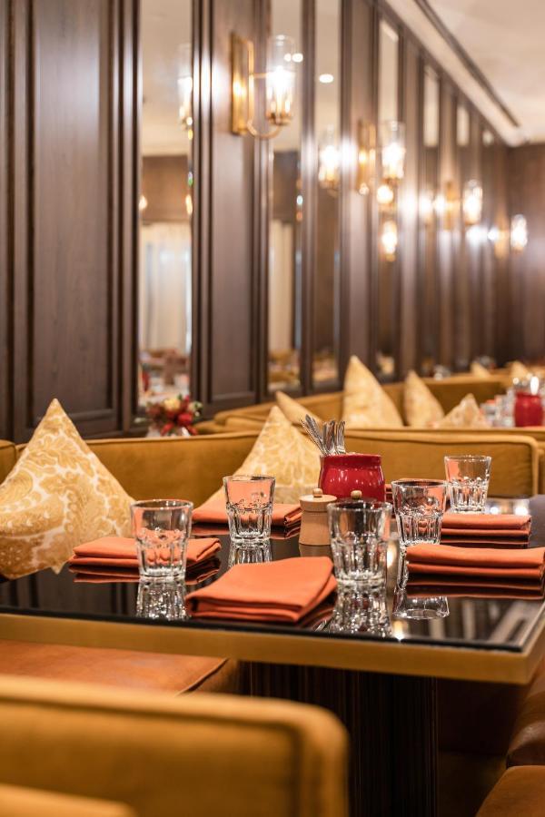 Hotel President - Ihcl Seleqtions Bombaj Exteriér fotografie The interior of the restaurant