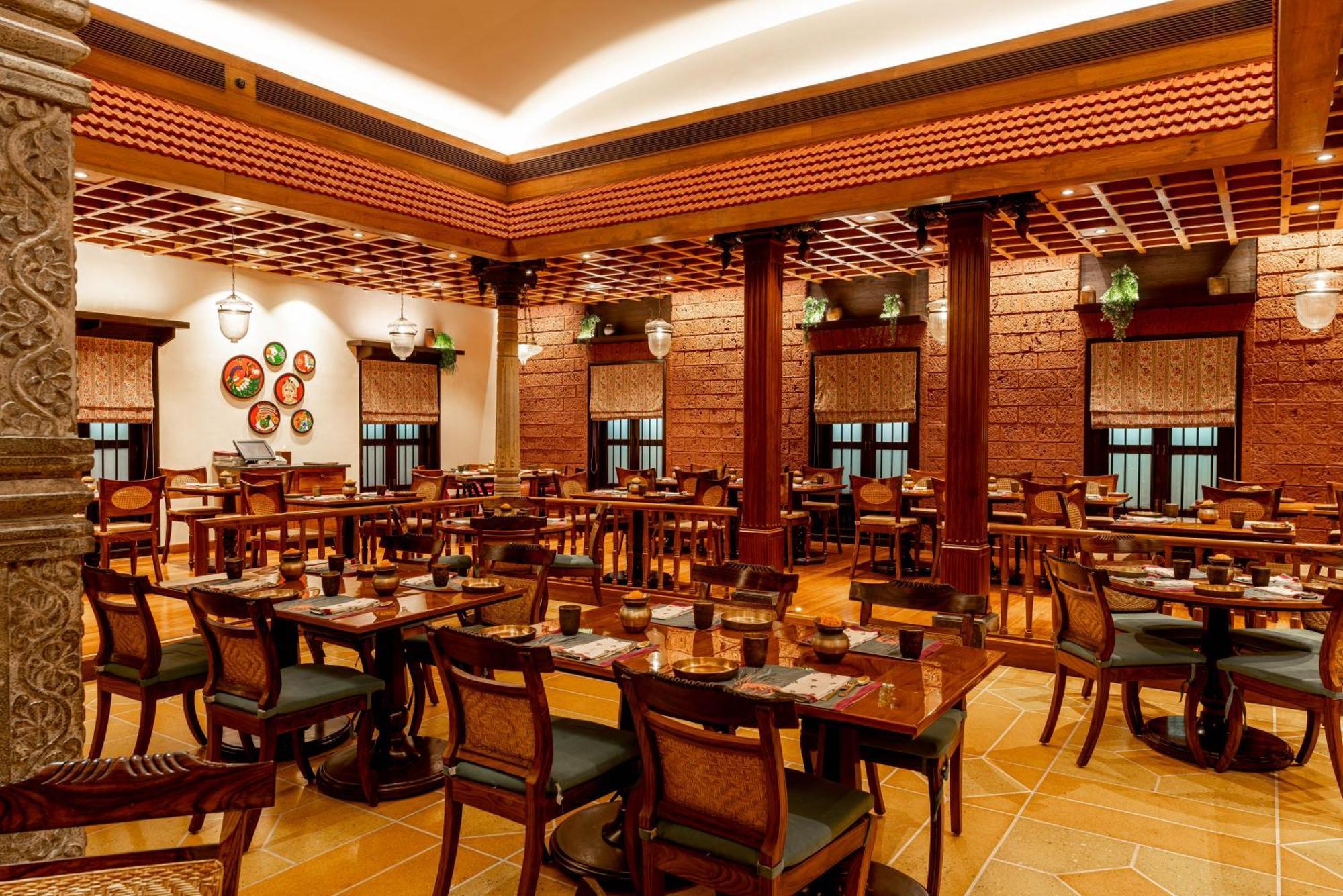 Hotel President - Ihcl Seleqtions Bombaj Exteriér fotografie The interior of a restaurant in India