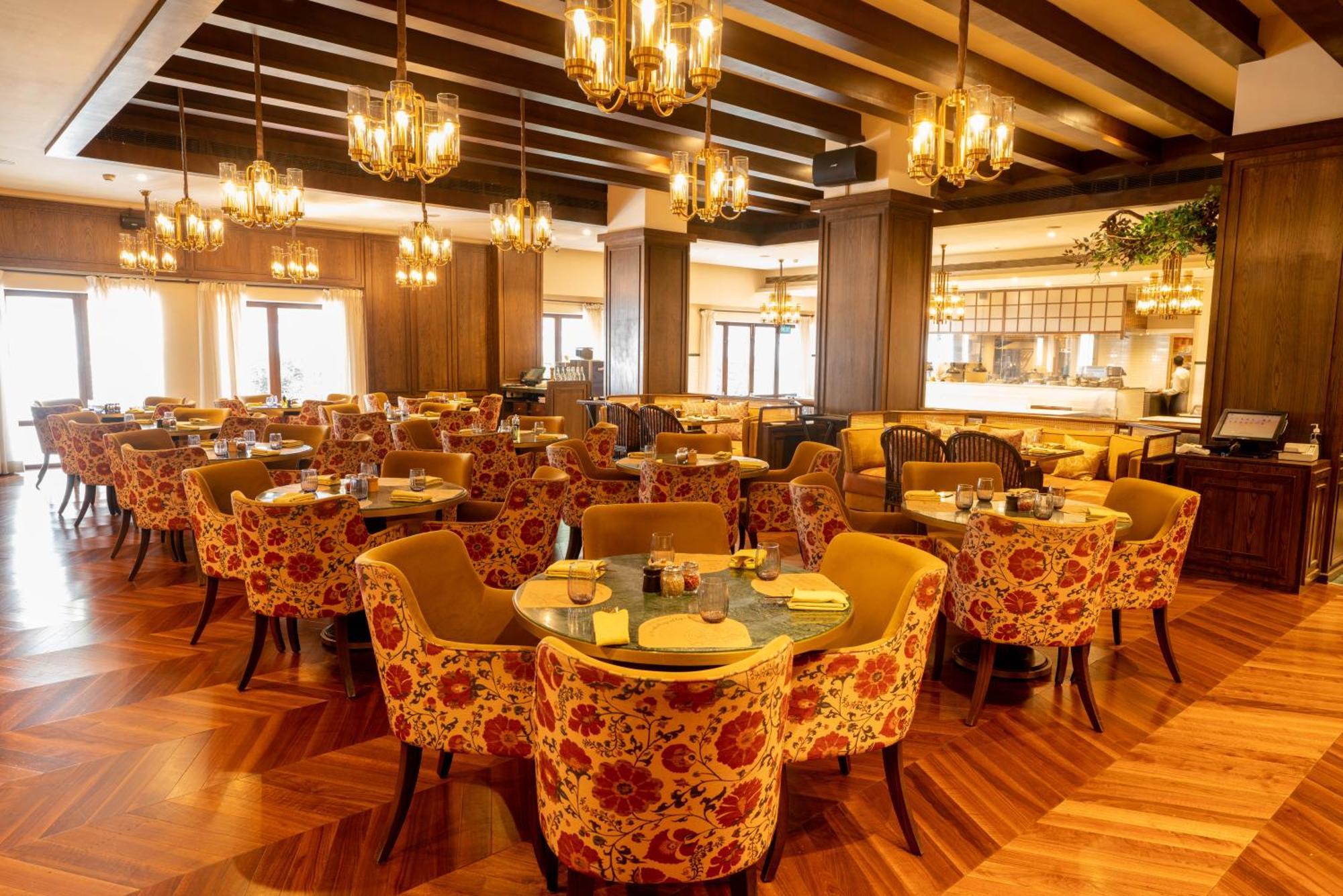 Hotel President - Ihcl Seleqtions Bombaj Exteriér fotografie The interior of the restaurant