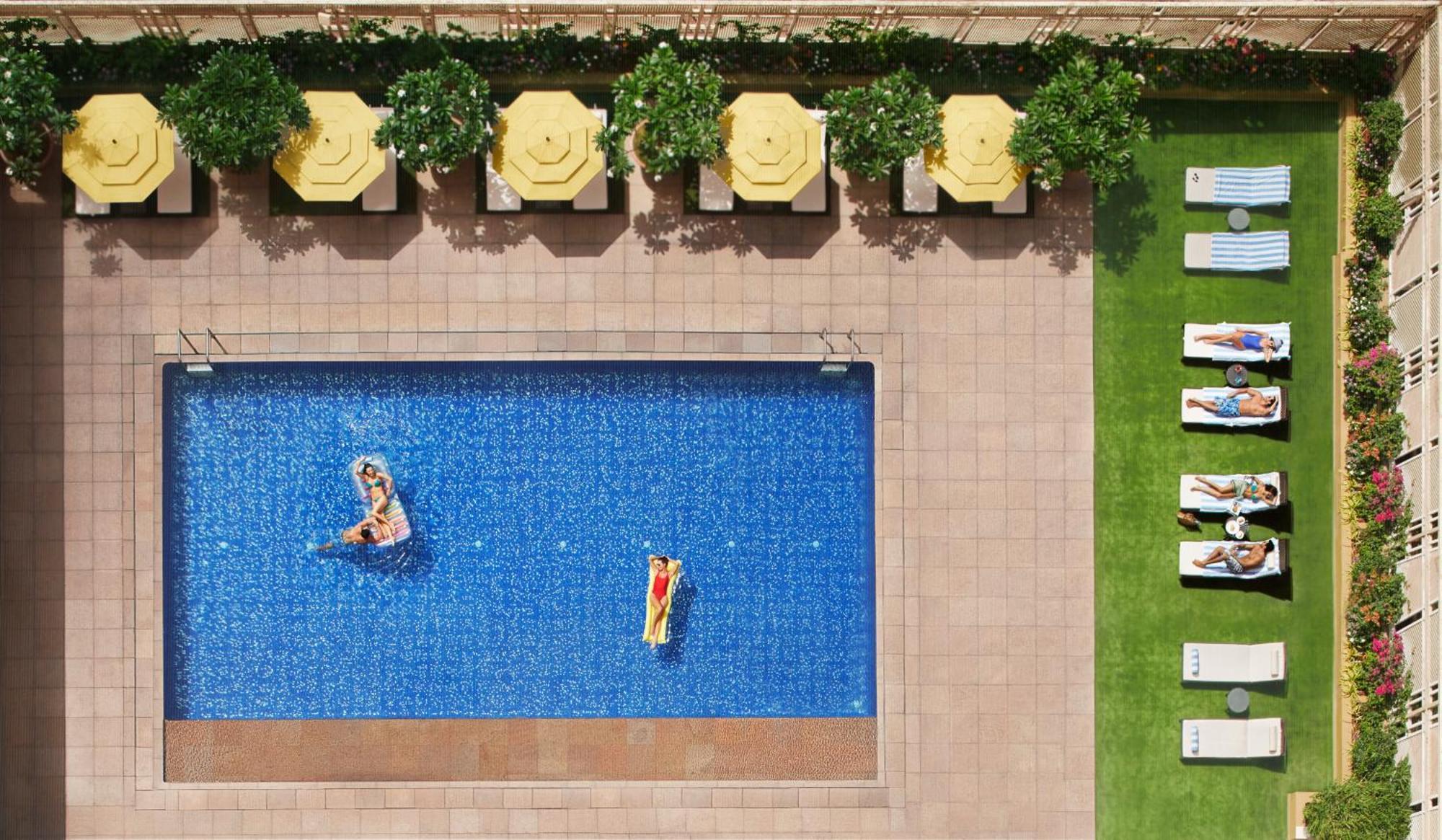 Hotel President - Ihcl Seleqtions Bombaj Exteriér fotografie The pool at the 1018