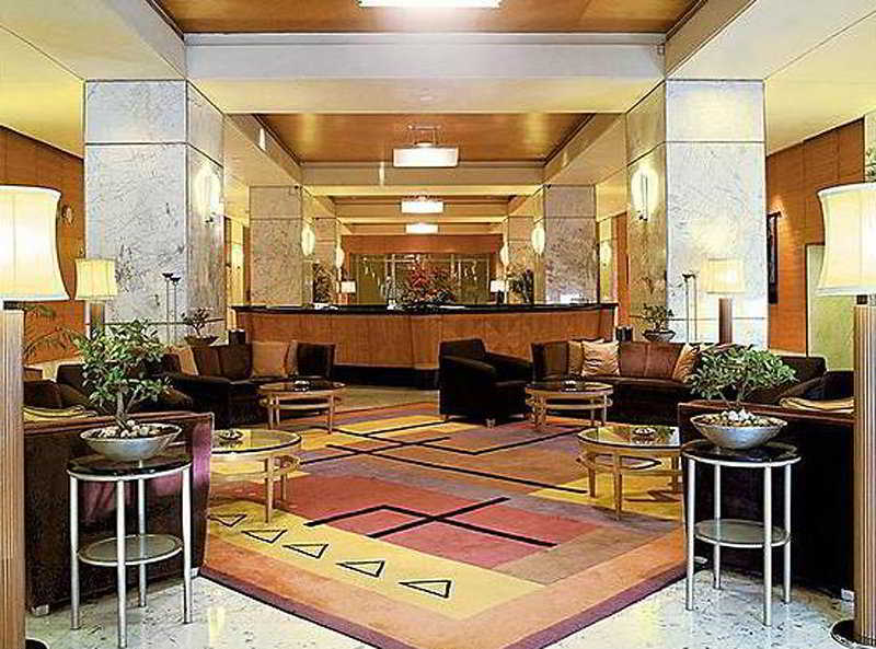 Hotel President - Ihcl Seleqtions Bombaj Exteriér fotografie The lobby of the Four Seasons Hotel